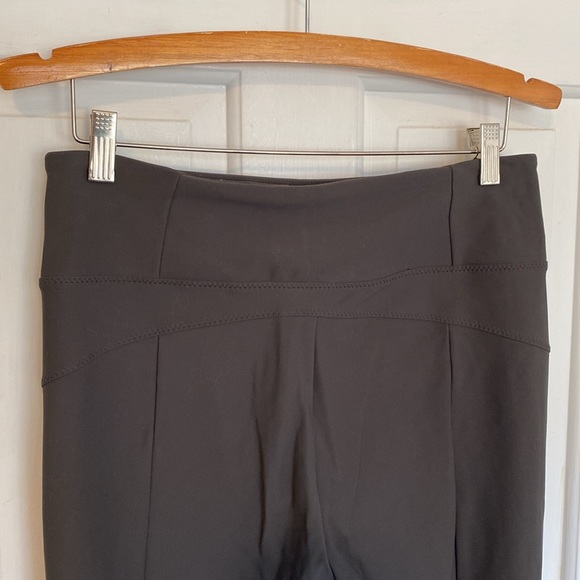 Athleta Olive Green Stellar Crop Pants Size Medium - Picture 4 of 10